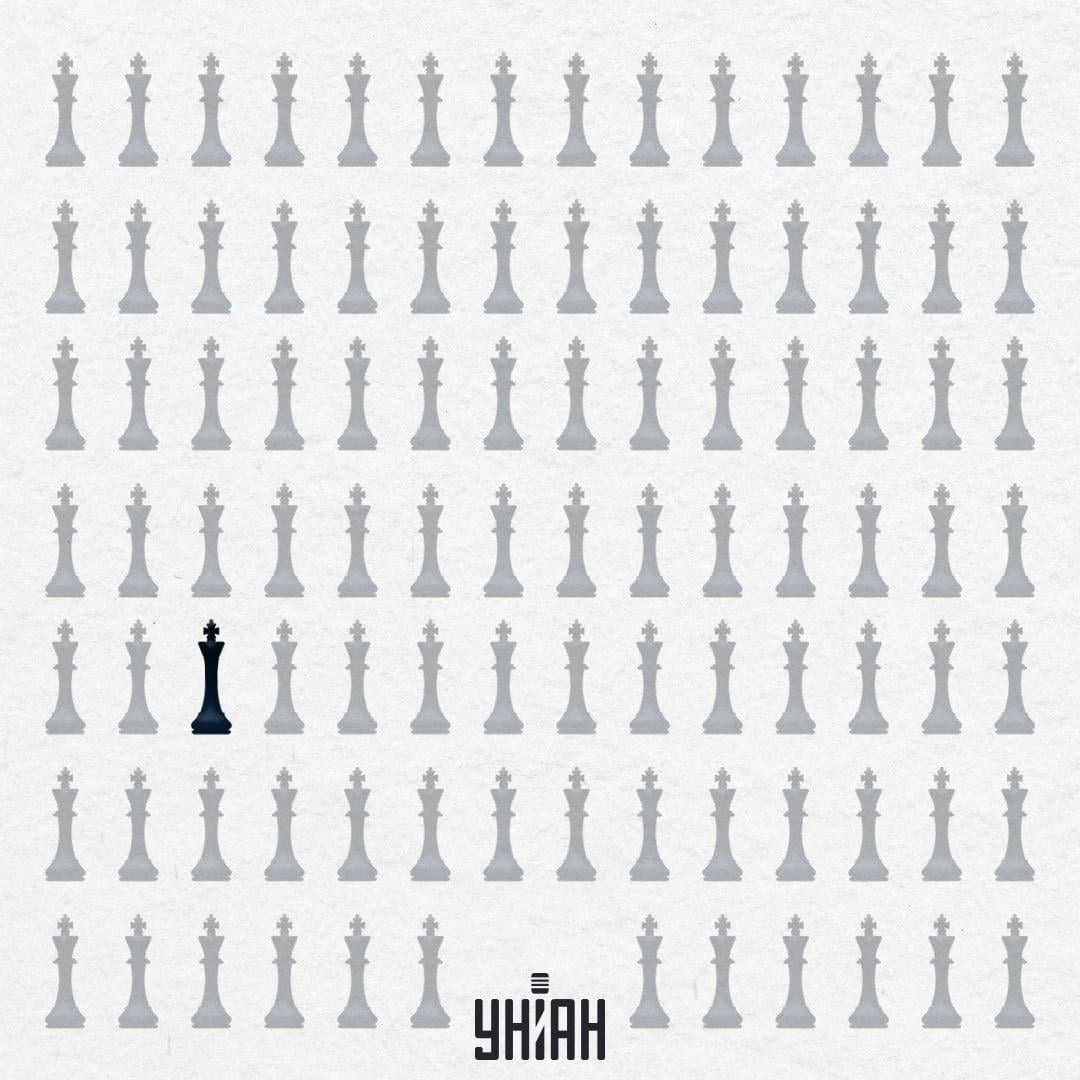 Der seltsame Schachkönig war in der dritten Reihe von unten näher am rechten Rand Bild / Collage Moje